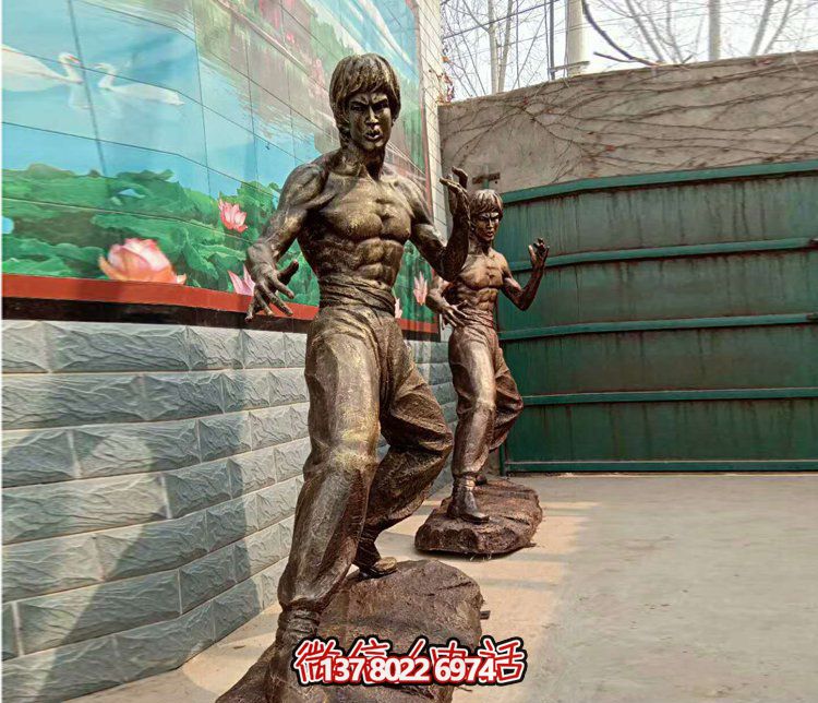 “李小龍雕塑從電影院到廣場(chǎng)，功夫明星永存”