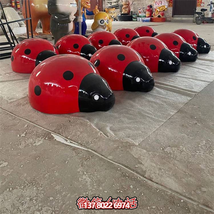 戶(hù)外動(dòng)物園林玻璃鋼卡通抽象七星瓢蟲(chóng)雕塑